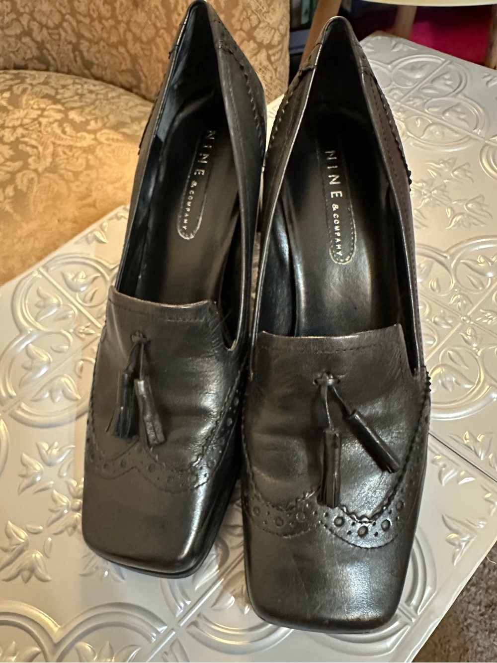 Nine & Co Braidly Black Leather Wingtip Tassel Block Heel Pumps Size 8.5M - Picture 2 of 9